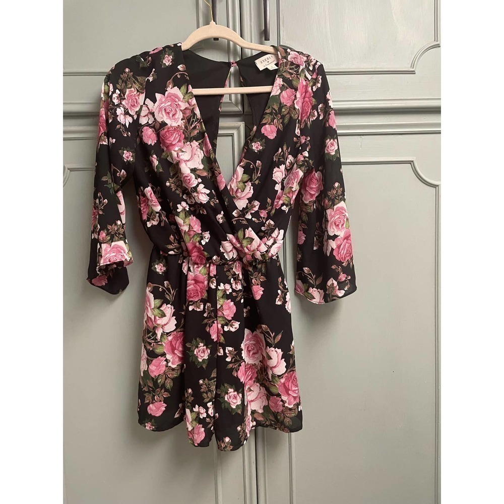 Everly floral romper shorts Small  summer dressy casual